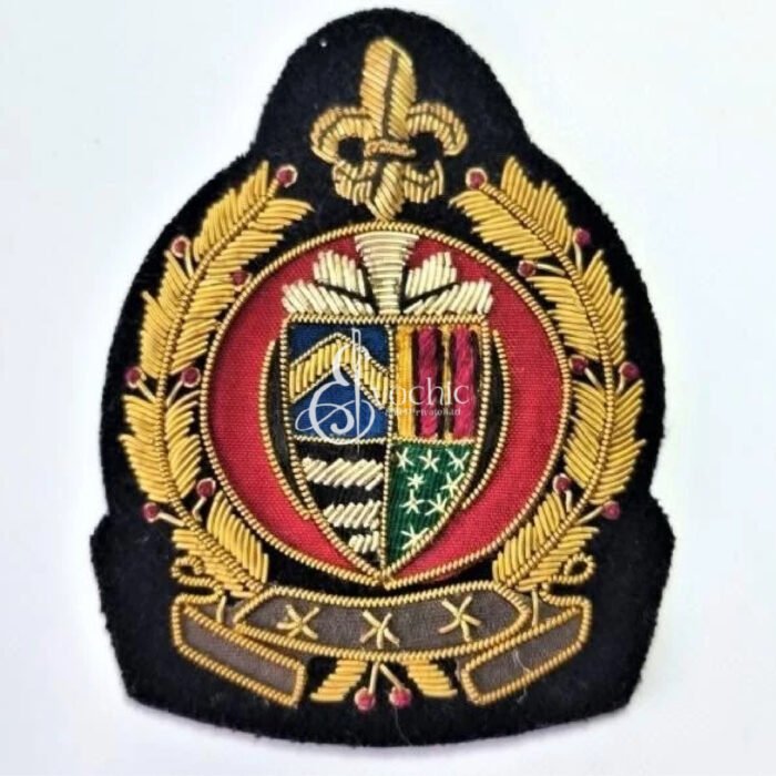 HANDMADE FASHIONABLE CREST PATCH EMBROIDERED BADGE RARE (NEW)